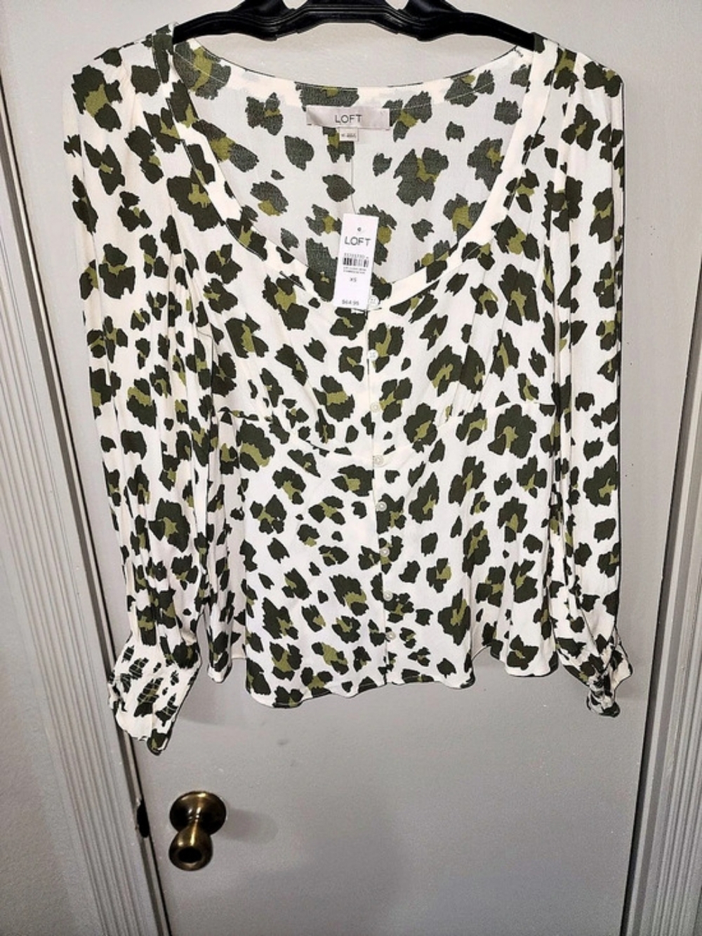 LOFT Romantic Chic Animal Print Blouse in White & Green Size XS NWT